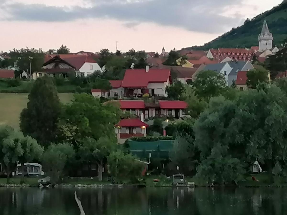 Penzion Nad Jezerem 파블로프 외부 사진